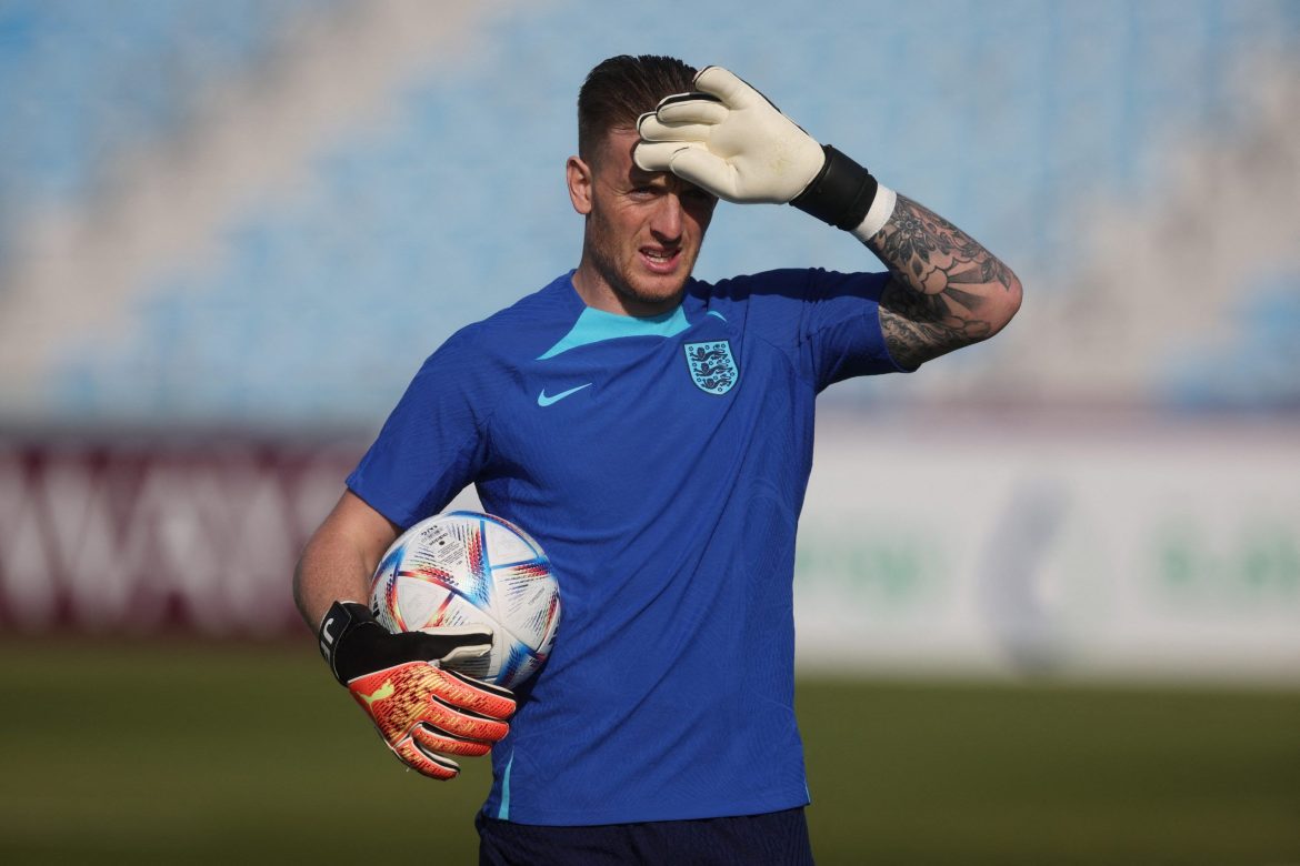 Everton: Pickford urged to "push on"