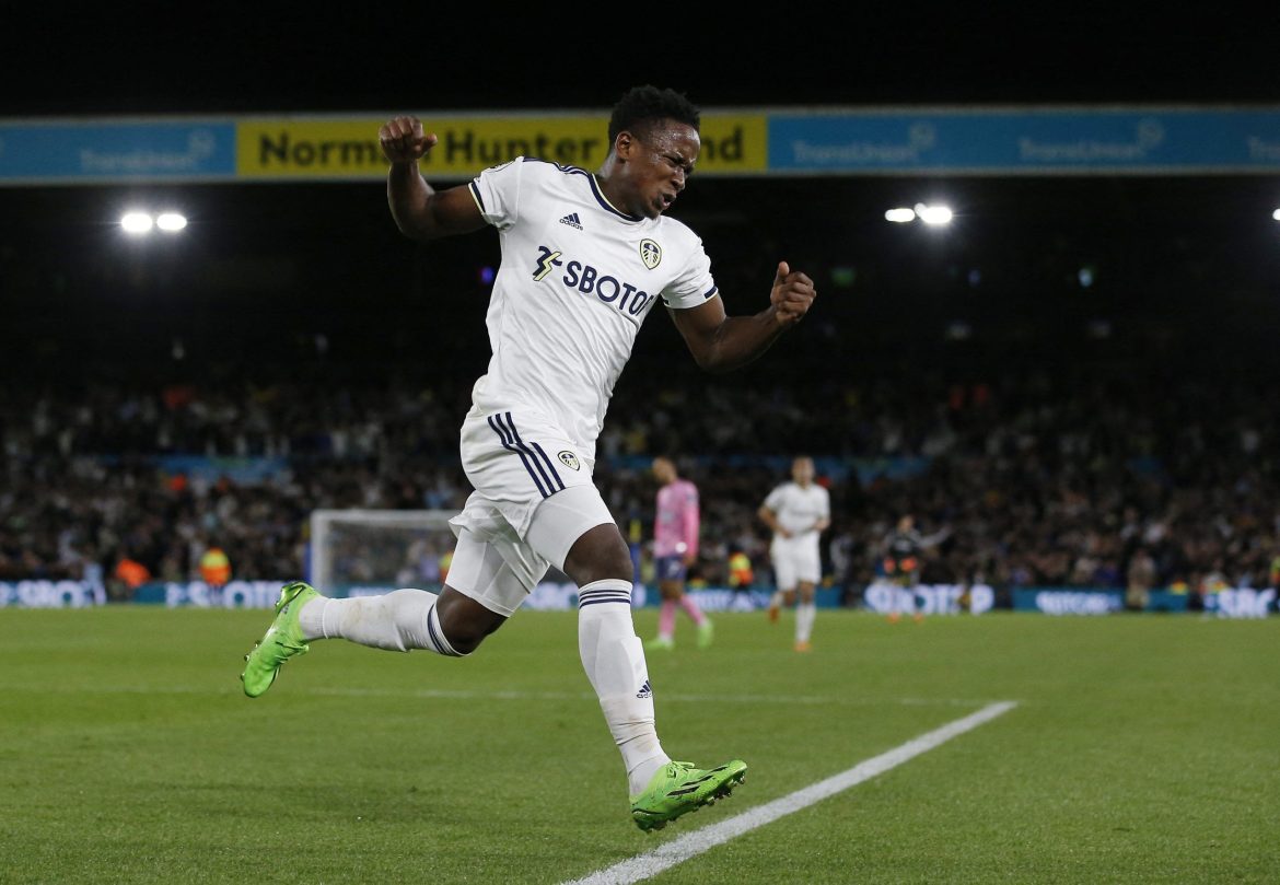 Leeds: Kevin Campbell makes Sinisterra and Summerville claim