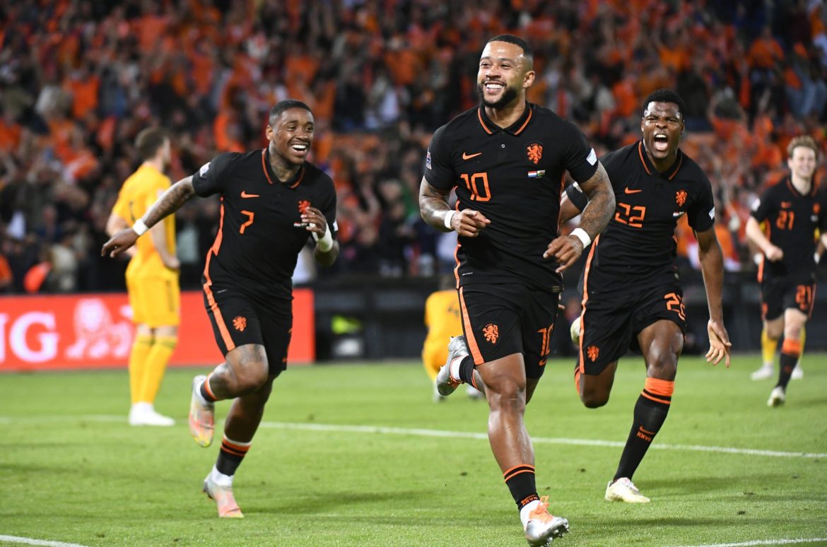 Spurs: Paratici submits Depay enquiry