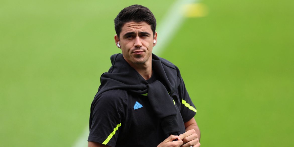 28 year-old Arsenal coach could now leave after Sunday to join Norwich
