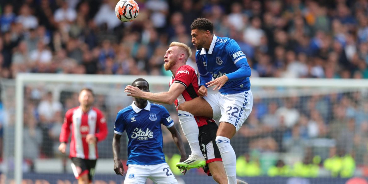 Leeds want to hijack move for "tremendous" defender after transfer stalled